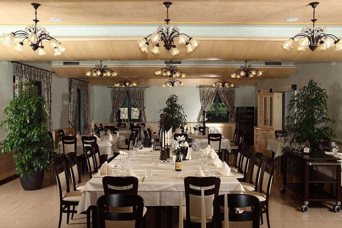 Hotel Malovec Divača Extérieur photo